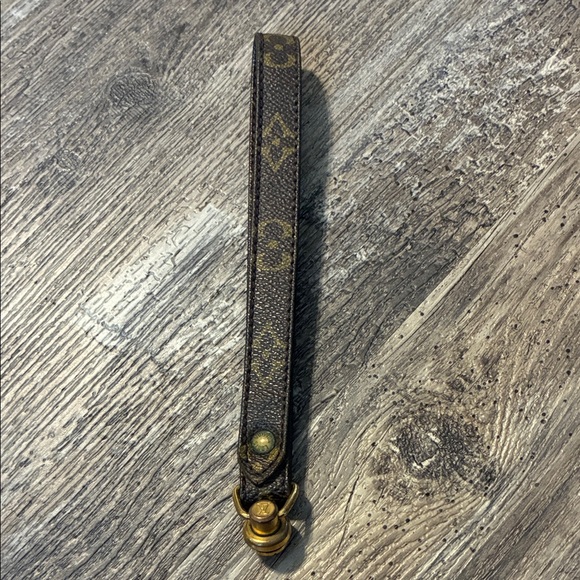Louis Vuitton Brown and Gold Key Holder - Picture 1 of 6